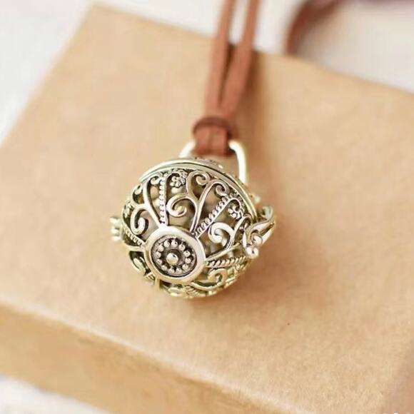 Aromatherapy Diffuser Pendant Necklace Cut Out Filigree Ball Gold Tone - Picture 4 of 4